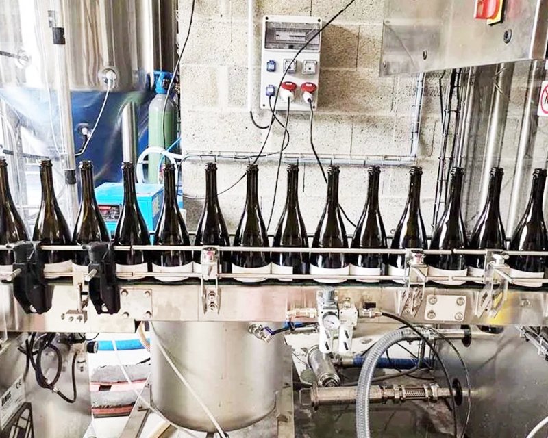 Microbrasserie Deux Beliers 20hL embouteillage01