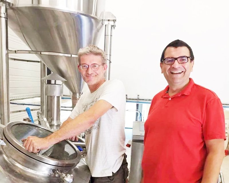 Microbrasserie Deux Beliers 20hL embouteillage02