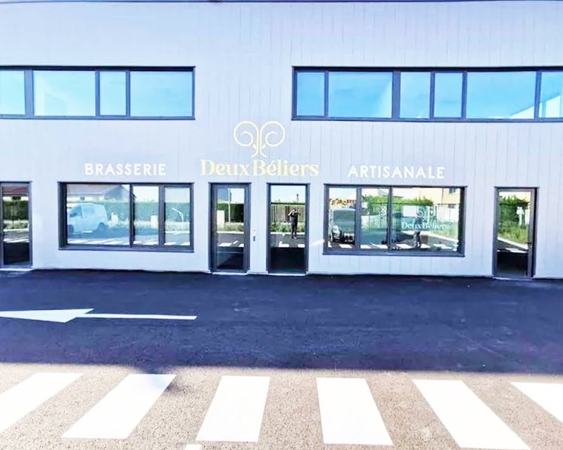 Microbrasserie Deux Beliers 20hL embouteillage03